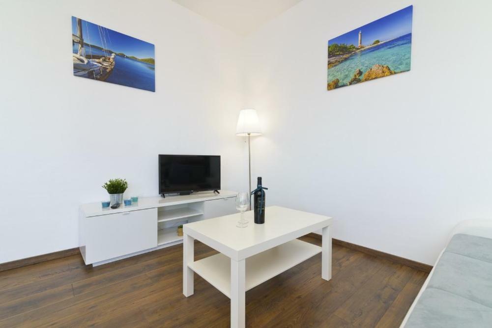 Apartment Dragana, Jezera, Island Murter Екстер'єр фото