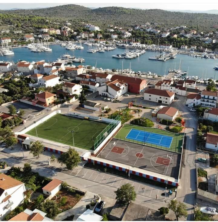 Apartment Dragana, Jezera, Island Murter Екстер'єр фото